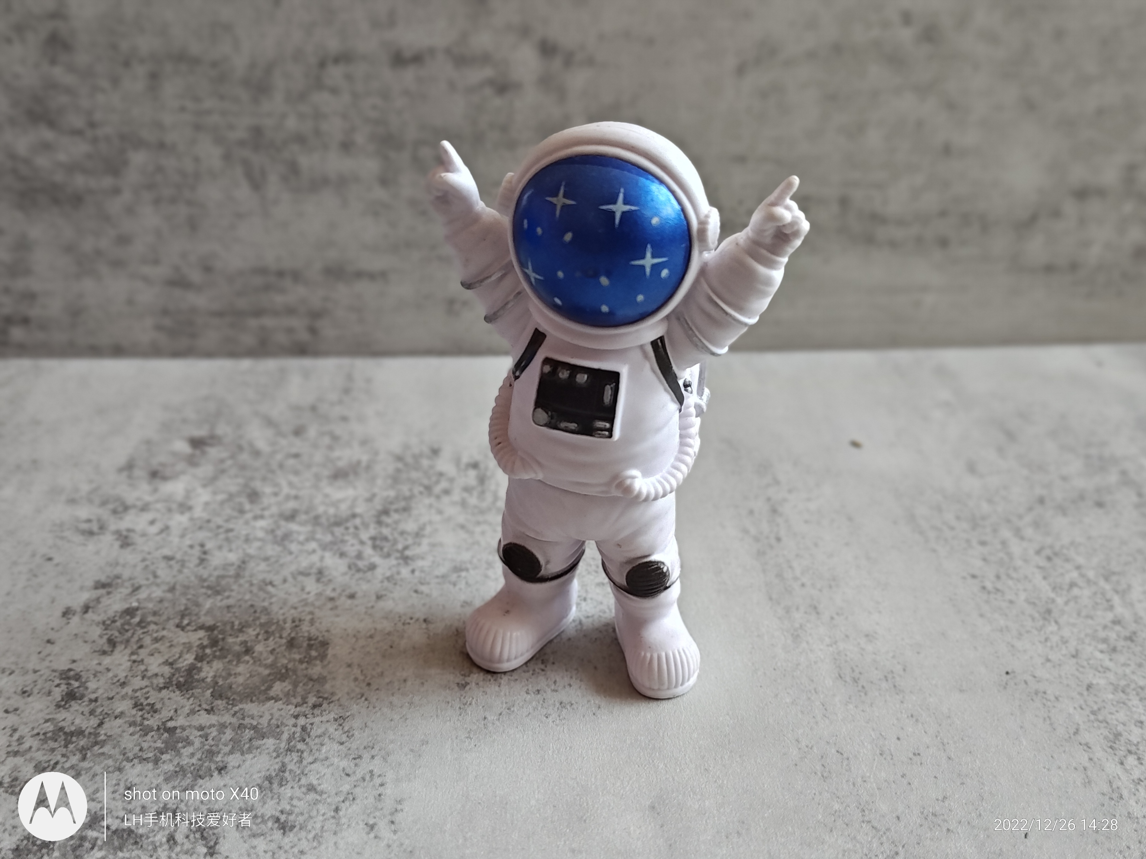 motox40屏幕测评,四曲面屏高级感