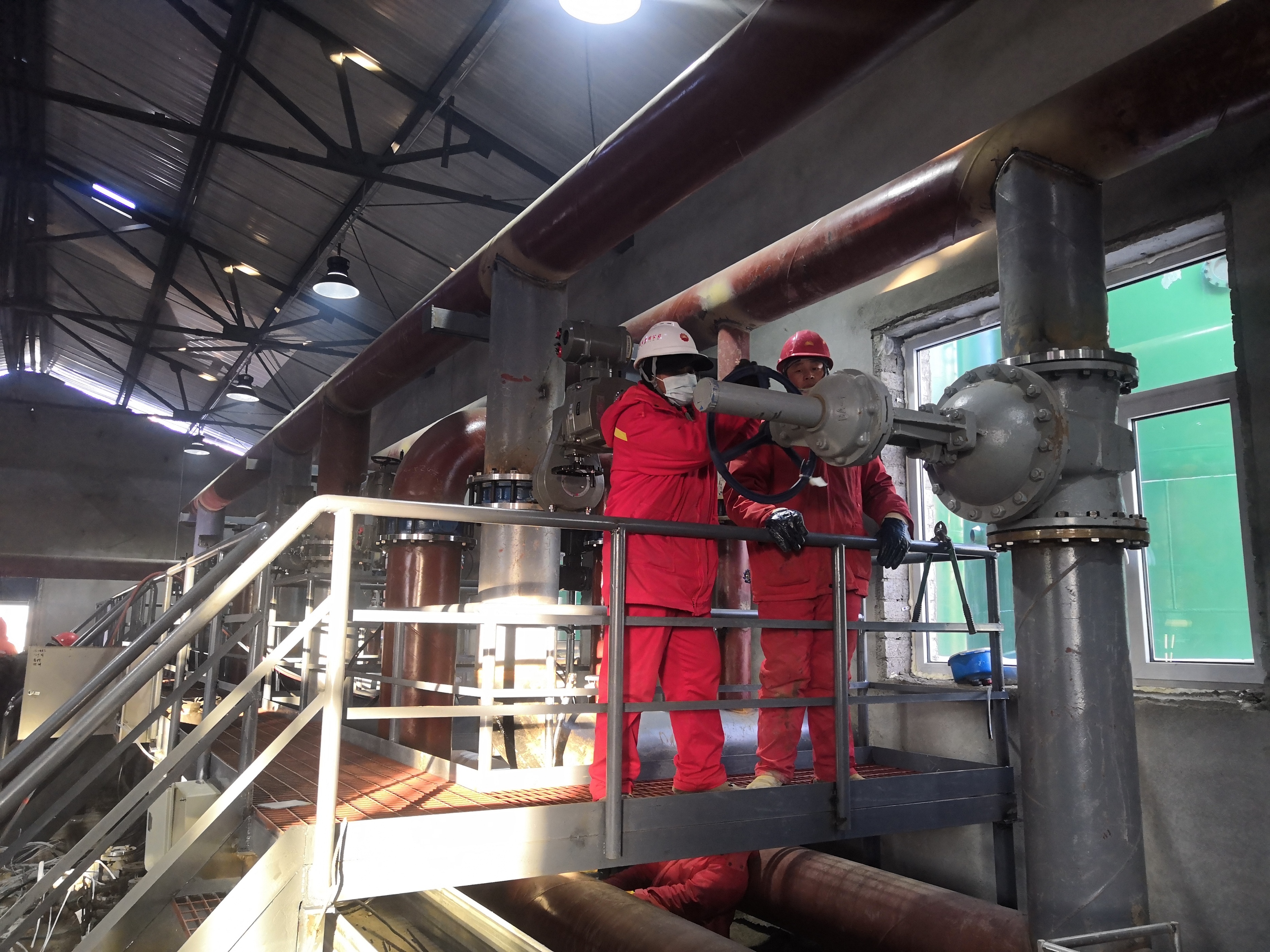 突出政治引领奋力打赢“收*战官**”