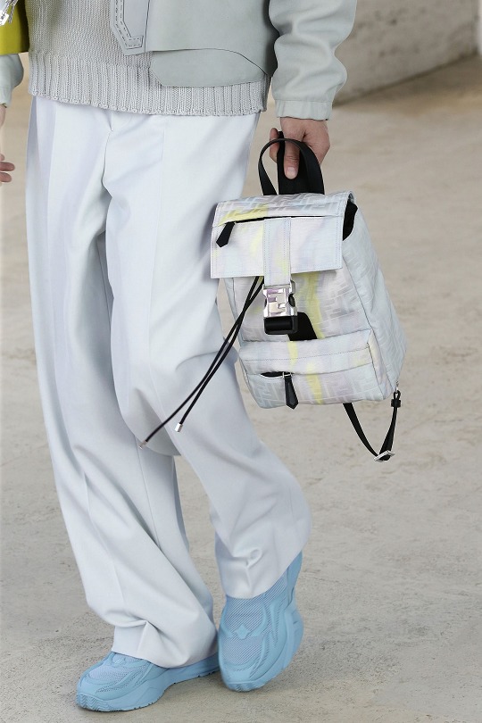 fendi男士包包推荐,fendi经典款包包