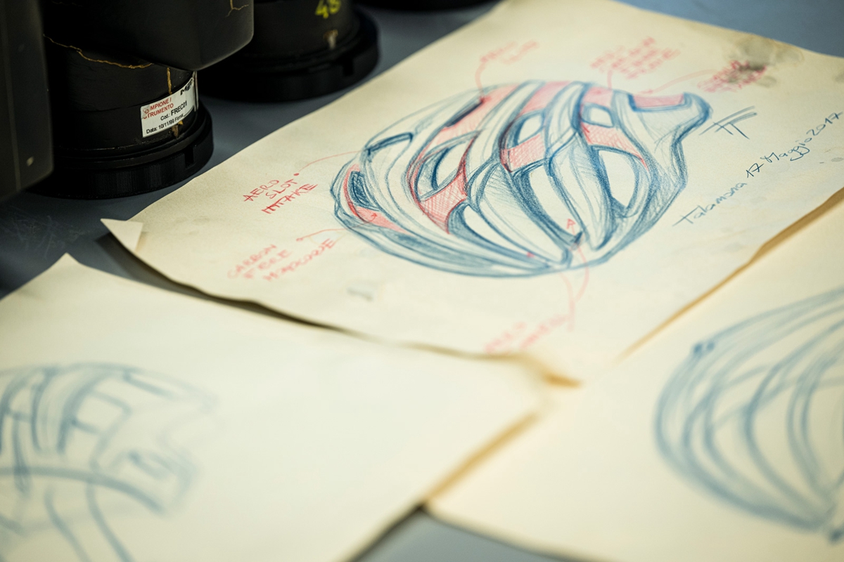 头盔强硬抗撞击不惧日常碰撞介绍,碰撞测试最好的头盔