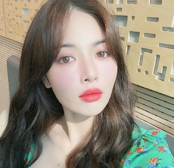 泫雅演唱会吊带带子,泫雅在舞台上跳舞意外曝光