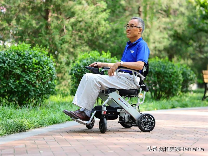 比较英洛华5521和5513电动轮椅,最新款英洛华电动轮椅车