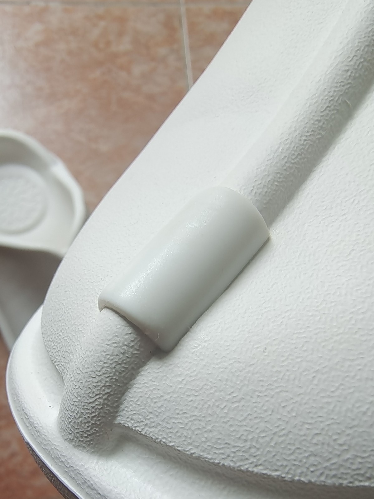 中国风的凉拖,带标志的特步凉拖