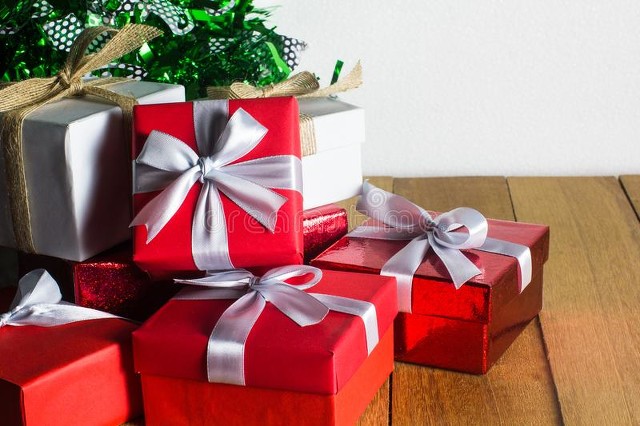 先送东西后推销产品骗局,先送东西的骗人地摊套路