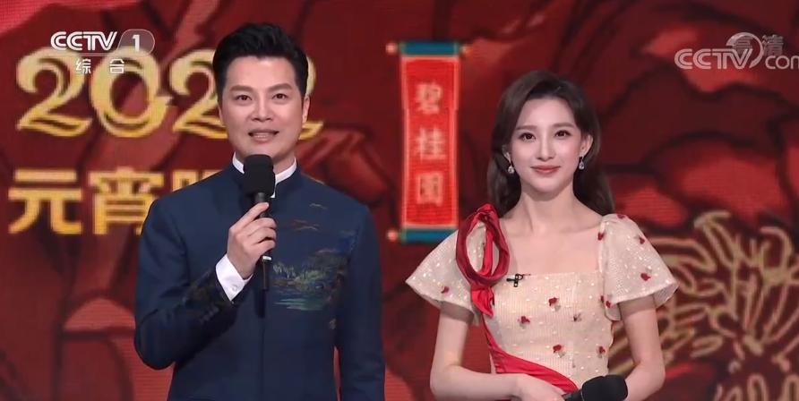 马凡舒回归《天下足球》，人气一路飙升，被赞是董卿接班人