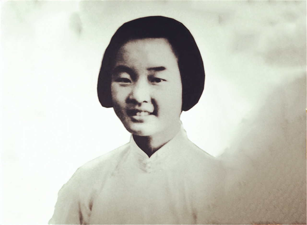 张露萍潜伏戴笠身边,档案潜伏在戴笠身边的张露萍