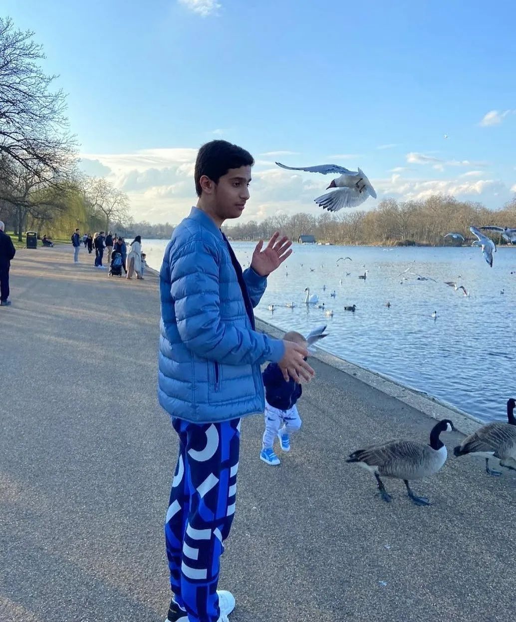 抖音卡塔尔小王子是真的王子吗,卡塔尔王子入驻抖音人们的评价