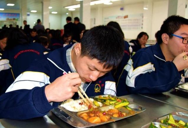 男孩身高猛涨期三个阶段怎样增高,男孩长高的黄金期一定要把握住
