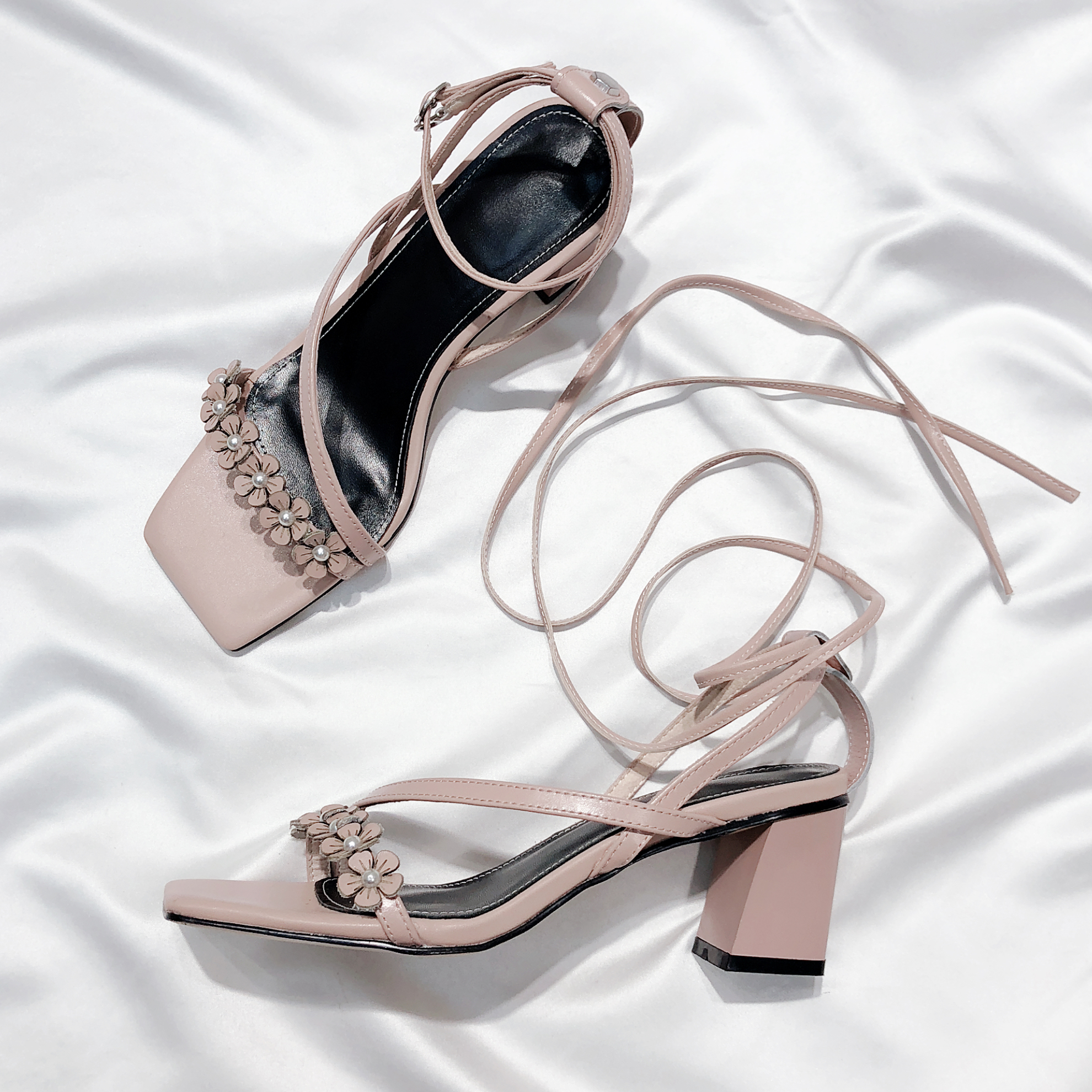 今年穿什么凉鞋好看?这20款好看不累脚