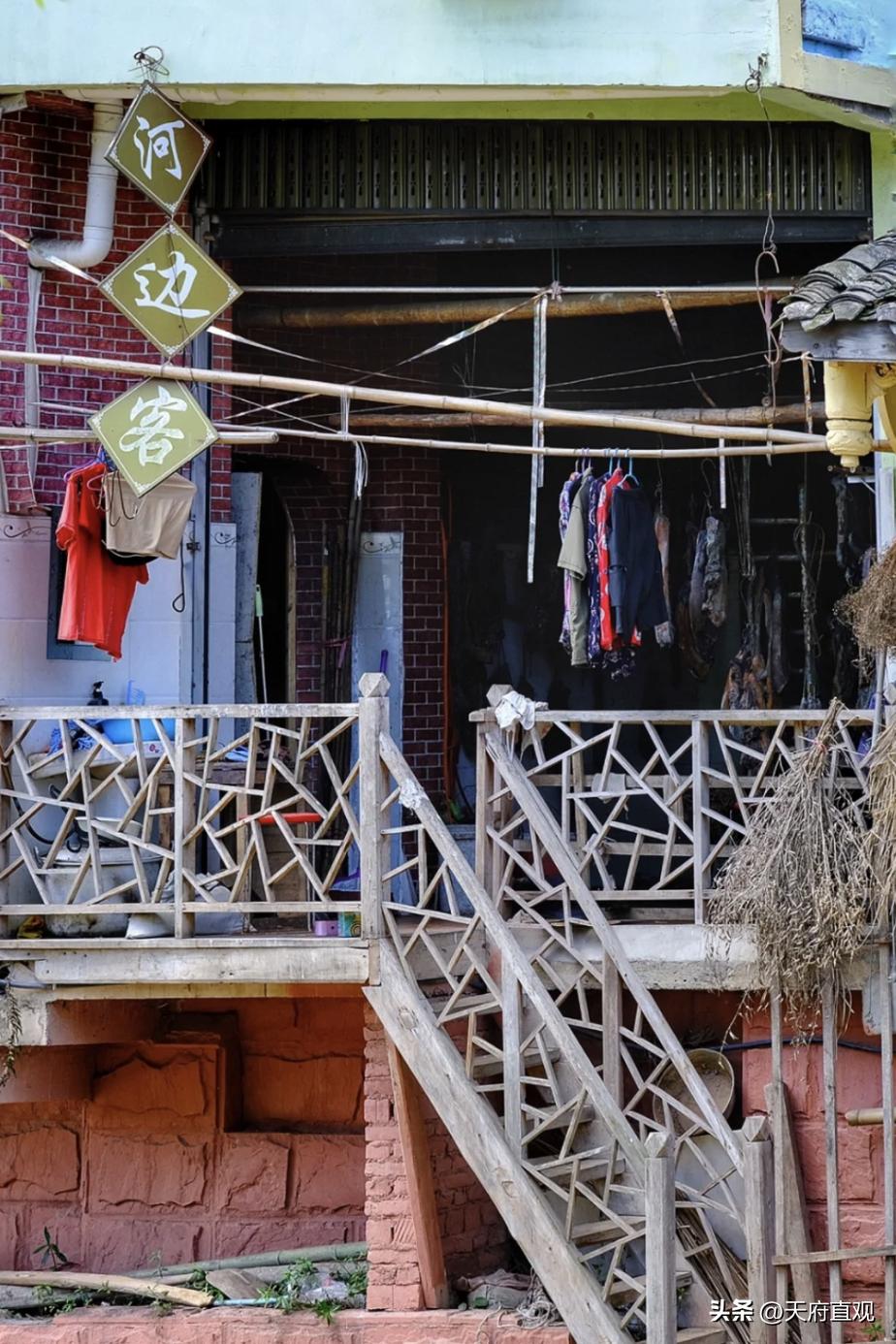 夹缝中生存的人物图片,邛崃市大同古镇