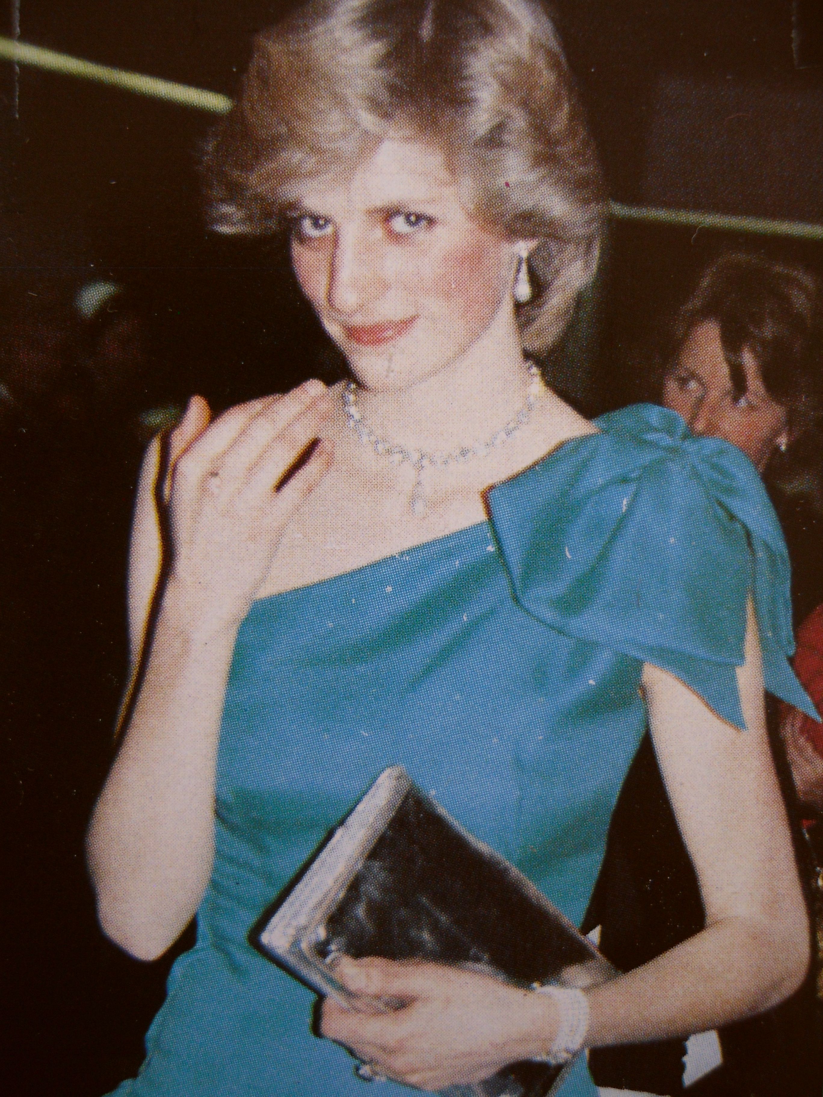 戴安娜王妃礼服大合集,戴安娜王妃最美的衣服