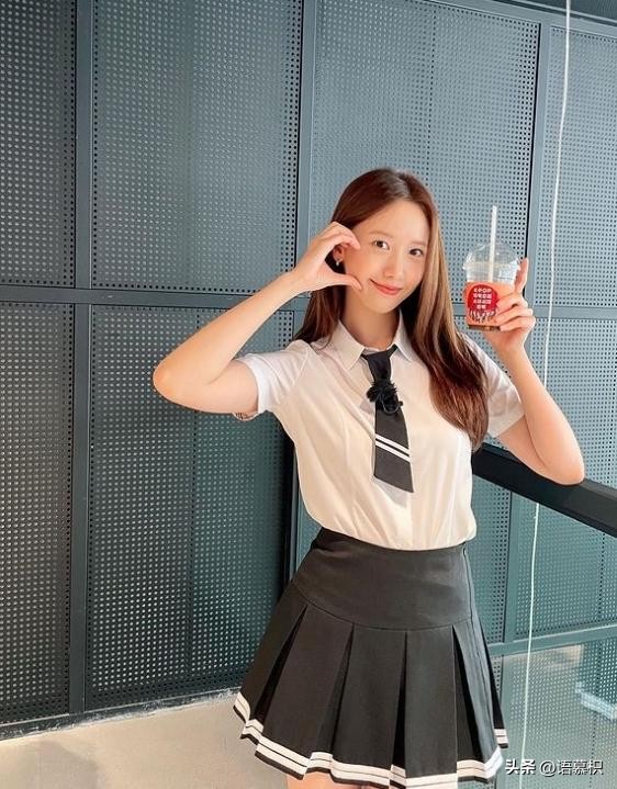 Jennie一张照片就值2千万，杨幂身家高达数十亿，IU全现金买别墅