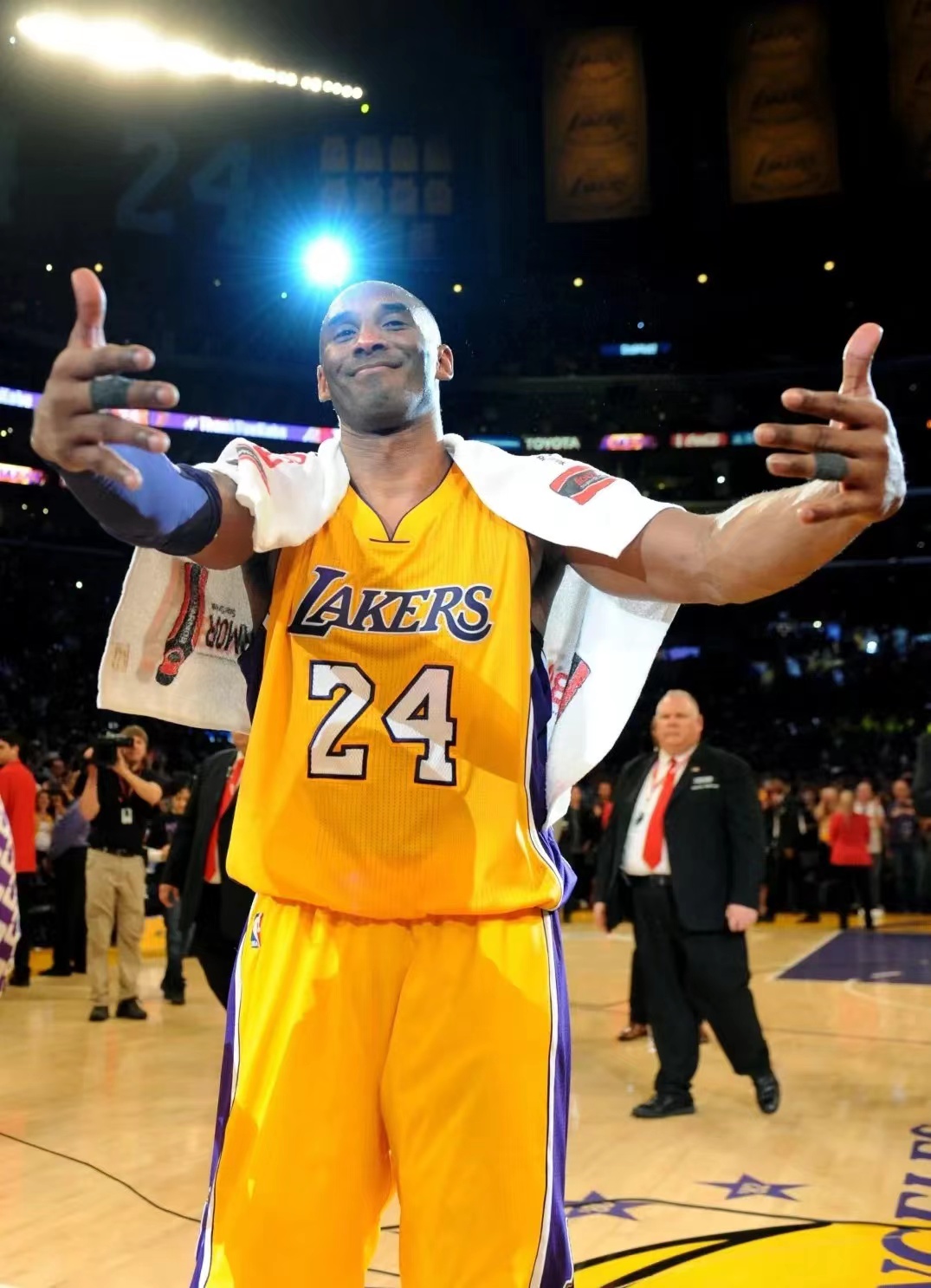 库里总决赛赢了詹姆斯几次,总决赛詹姆斯被杜兰特打爆