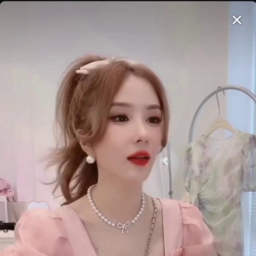 2023年夏季新款法式高级感方领气质连衣裙女泡泡袖收腰...