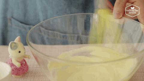 无需烤箱的入门级蛋糕,特别简单的爆浆蛋糕不用烤箱