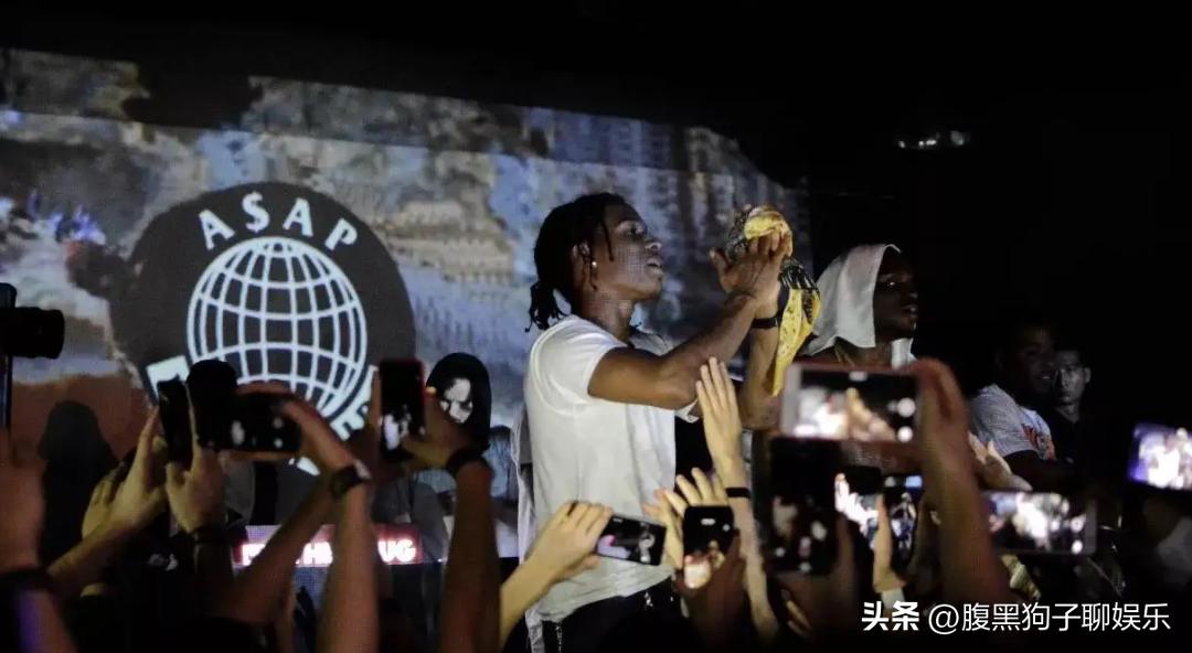 蕾哈娜持枪,蕾哈娜为什么被男友打伤了