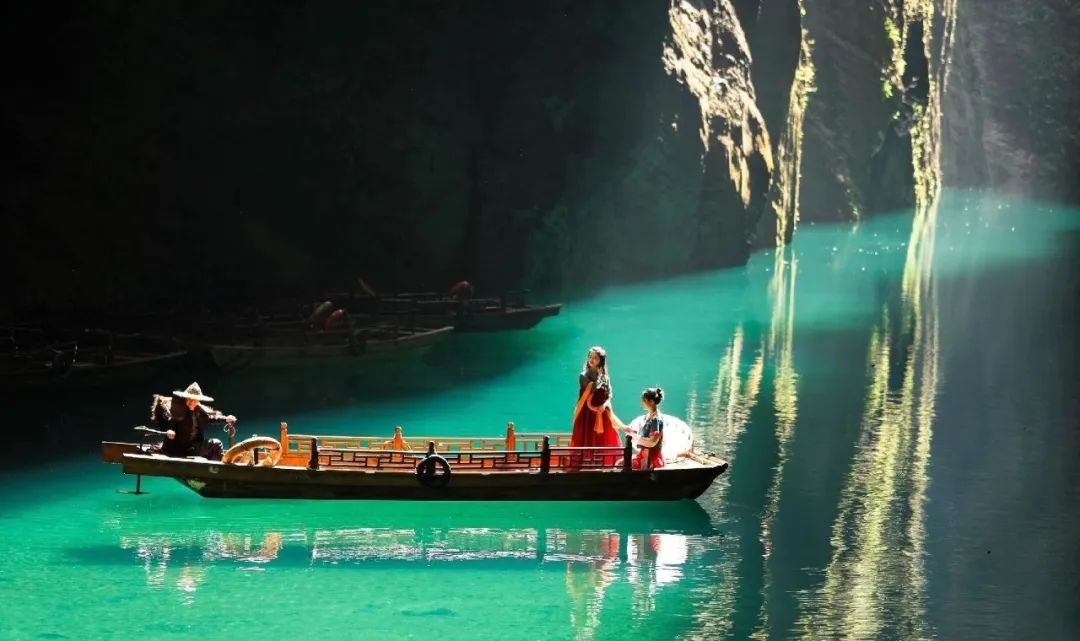 夏天凉快风景好又有水的旅游景点,夏天旅游景点哪里最好玩