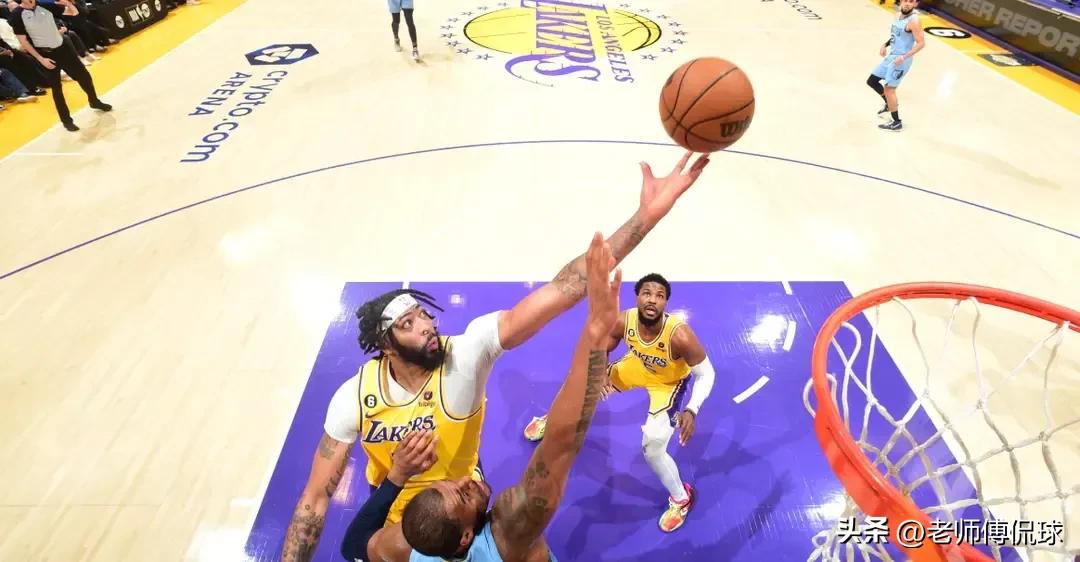 戴维斯爆砍34分21板,戴维斯打满全场的比赛