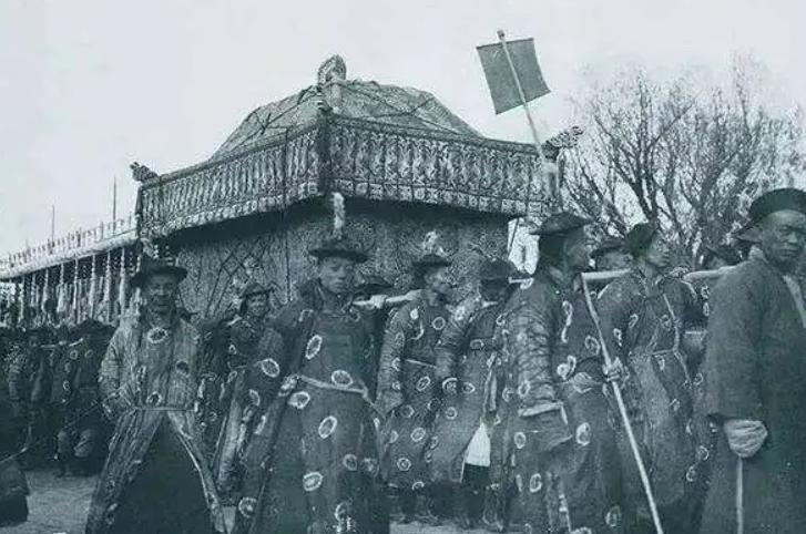 慈禧太后出逃日本照片,慈禧出逃故宫照片