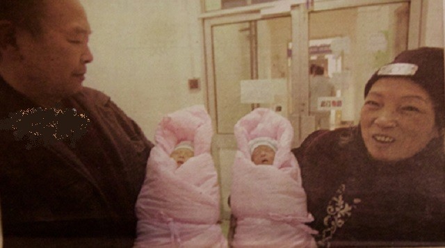 2010年，56岁失独母亲生下试管龙凤胎，后因过度劳累患上脑梗