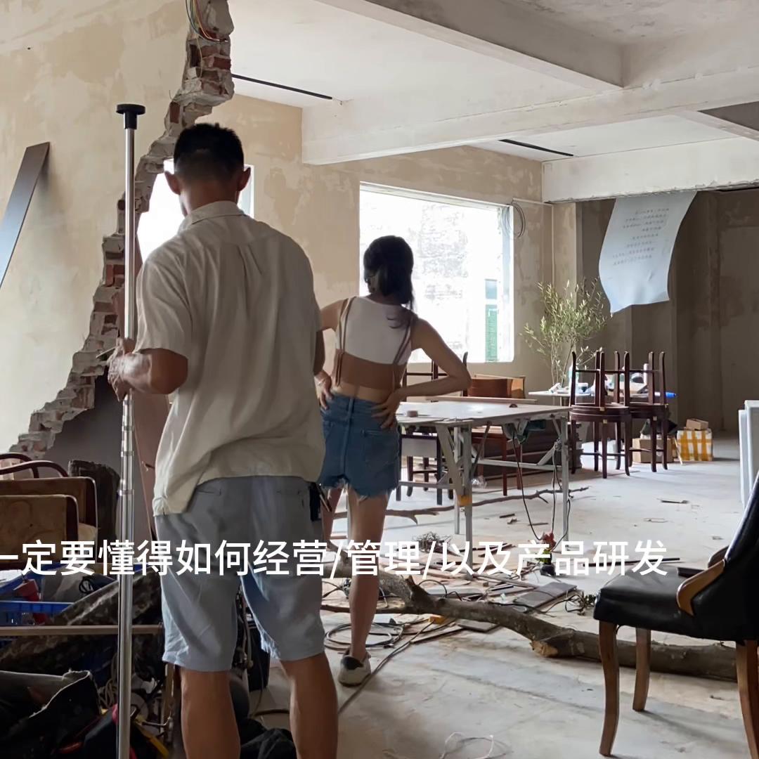 木工师傅说今天带我去他的山上淘好东西??说欣赏我的“手...