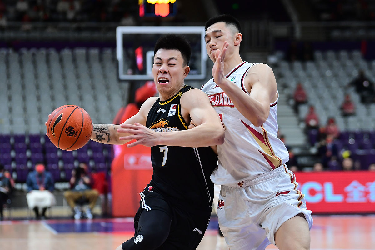 *疆新**新阵容战力暴涨！120天连签4将2米11悍将受期待阿帅全力冲冠