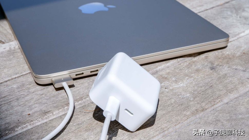 macbookair最新款m2,苹果新款macbookairm2256够用吗