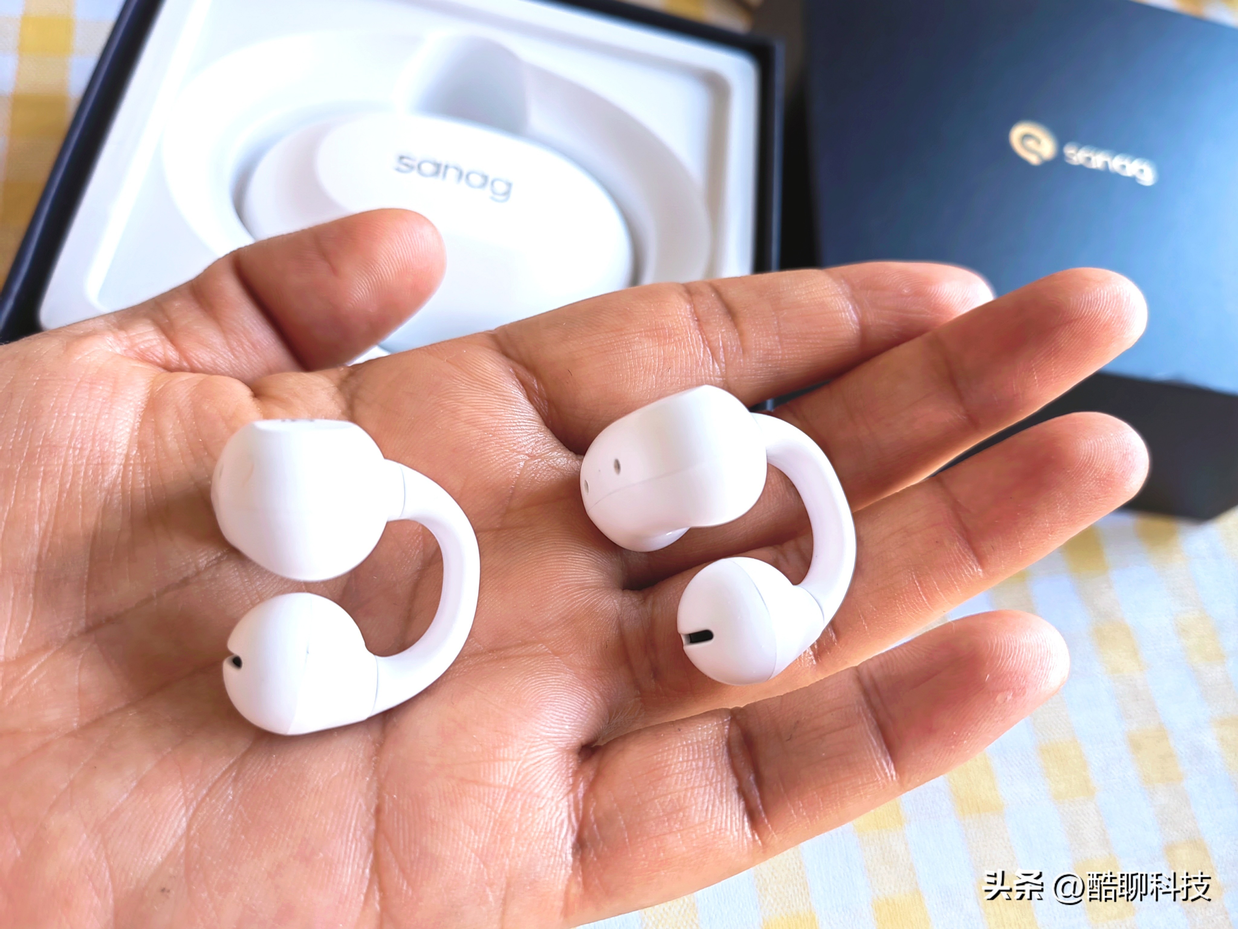 半入耳式蓝牙耳机推荐不伤耳朵,夹耳式蓝牙耳机真的好用吗