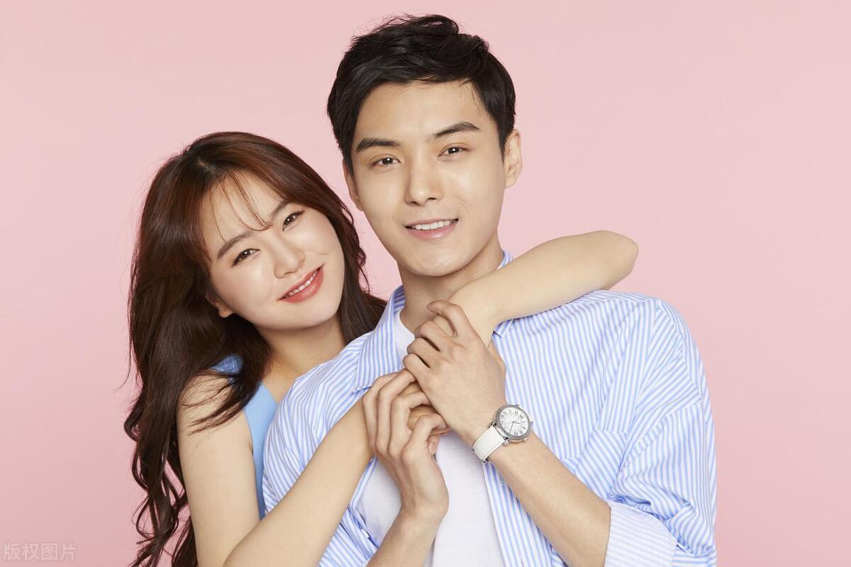 班主任幽默介绍科任老师,班主任趣味介绍自己搞笑模板