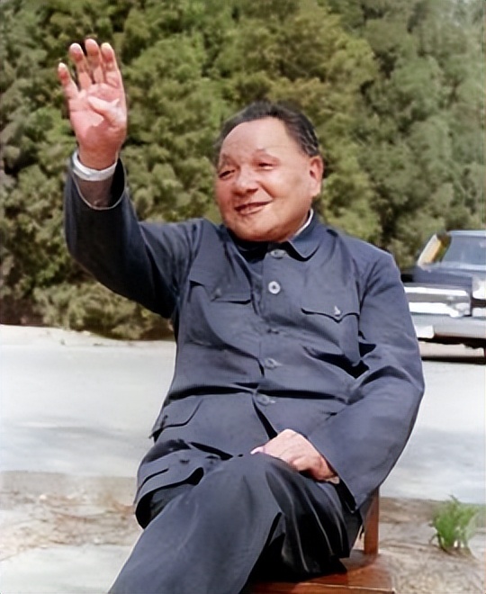 77年万斯访华，替美国抛出三个无理要求，邓公忍无可忍回怼10个字