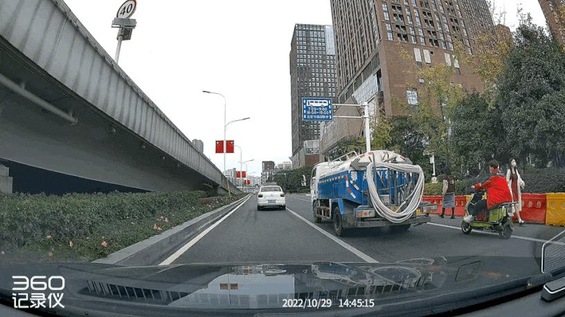 4K画质+四代鹰眼夜视+轨迹AI检索——360行车记录仪G900