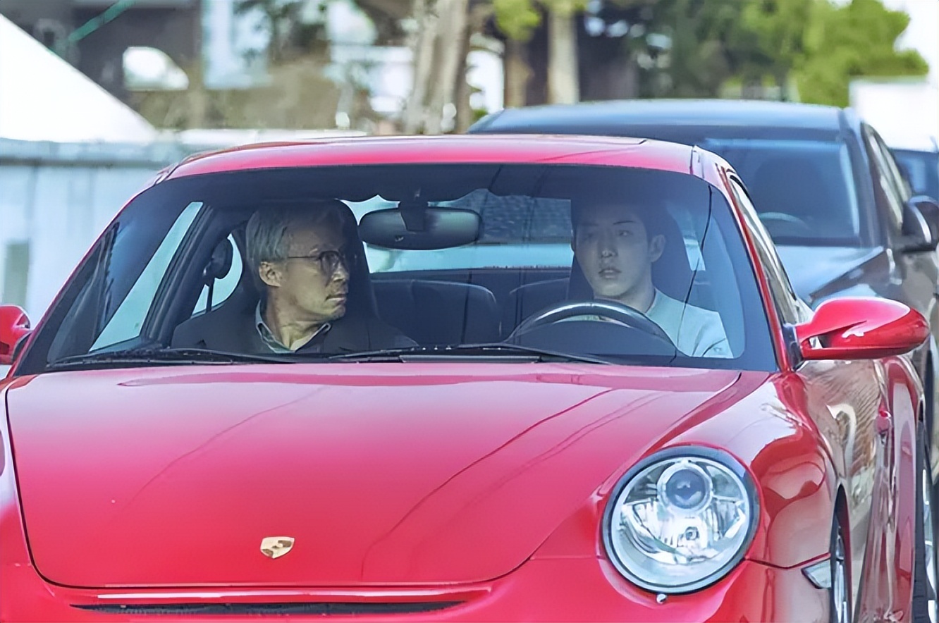 韩国票房冠军！剧情烧脑尺度大，老年痴呆患者高燃复仇，太过瘾了