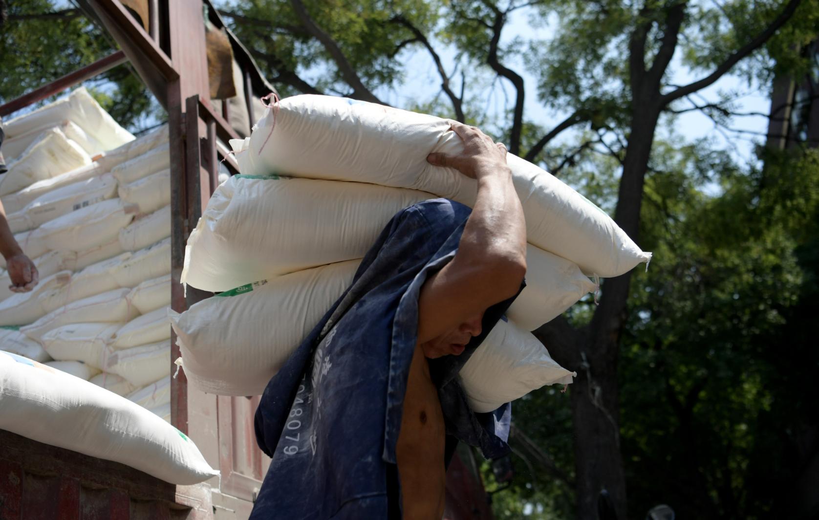 90后卡车小夫妻的日常,卡车夫妻的真实生活纪录片