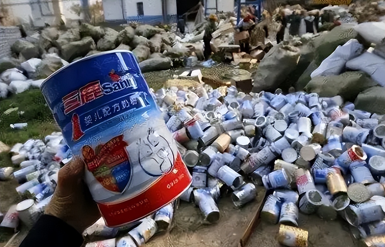 某品牌奶粉出现异物,某知名品牌奶粉疑是吃出异物