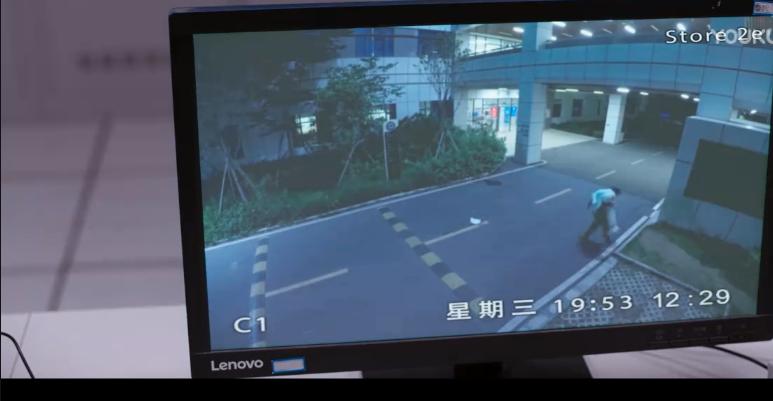 女子被竹签刺穿,22岁女子被刺穿