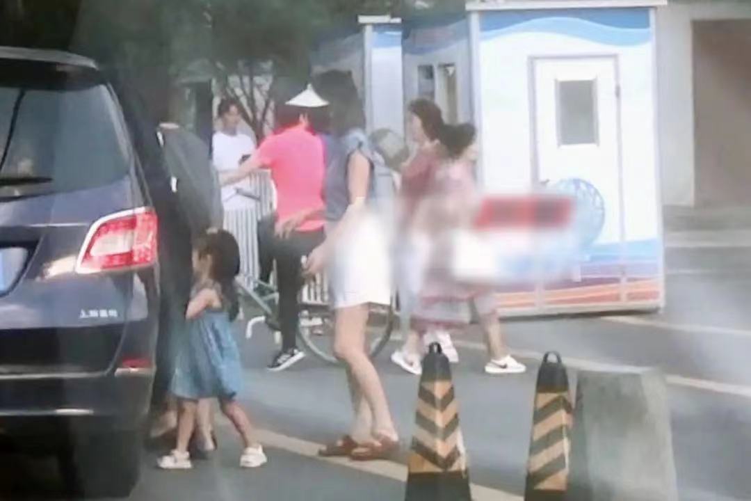 高圆圆的女儿现在怎样了,高圆圆和赵又廷女儿长得像谁