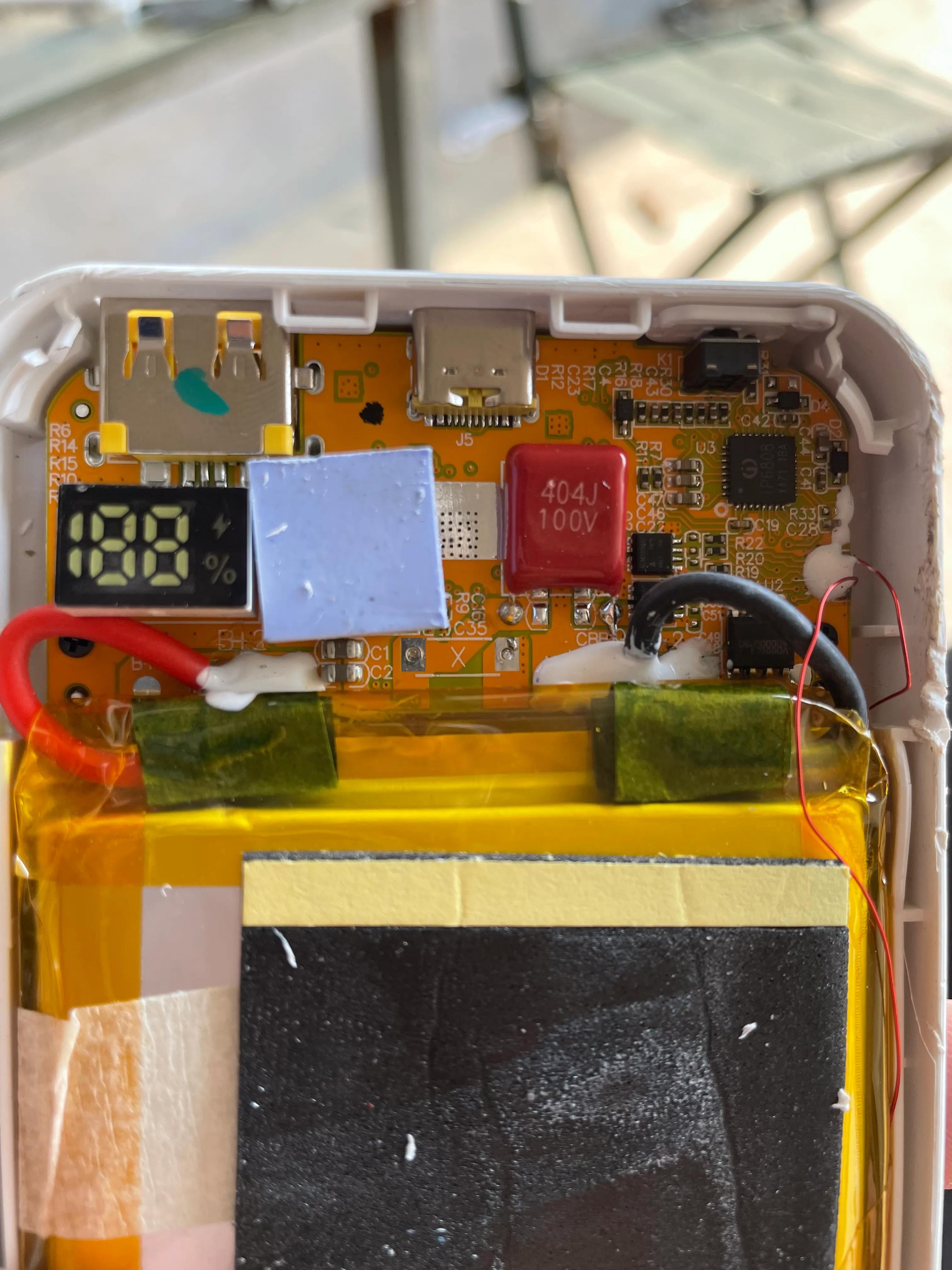 品胜led充电宝无损拆解,品胜磁吸充电宝外壳完整拆解图