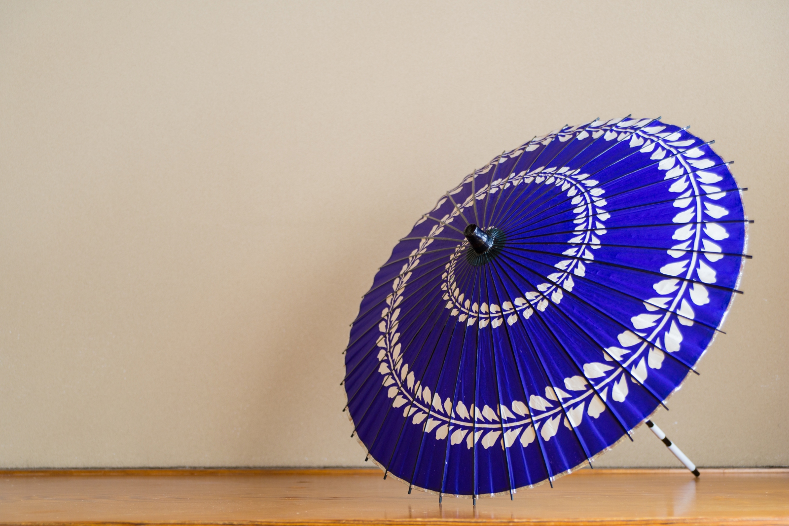 日本企业摒弃一次性雨伞观念，他们让雨伞共享和再利用雨伞