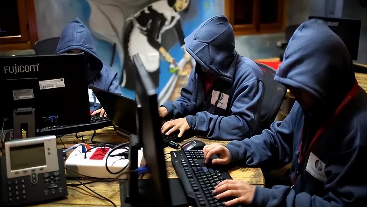 01年中国最牛“键盘侠”，带领八万黑客，怒将*旗国**插到白宫官网