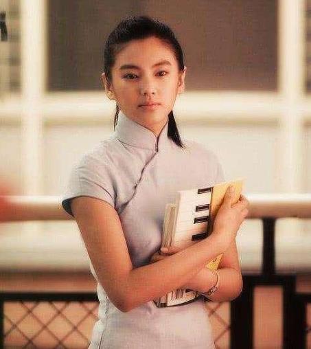 从小黑妞到“白灯泡”，吃美白药、猪蹄敷脸、全身涂粉…女星真难