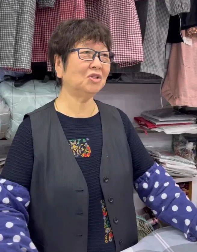 淘宝“最落伍”卖家：柜姐74岁，十年只涨1块钱