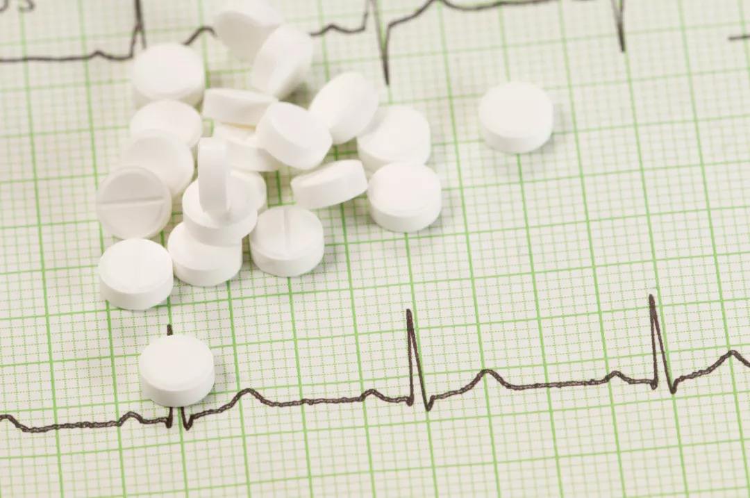 心脏肥厚是什么原因？心脏肥厚后还能缩小吗？该如何防治呢？