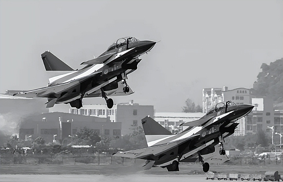 首位牺牲的歼10女飞行员,歼10首位牺牲女飞行员