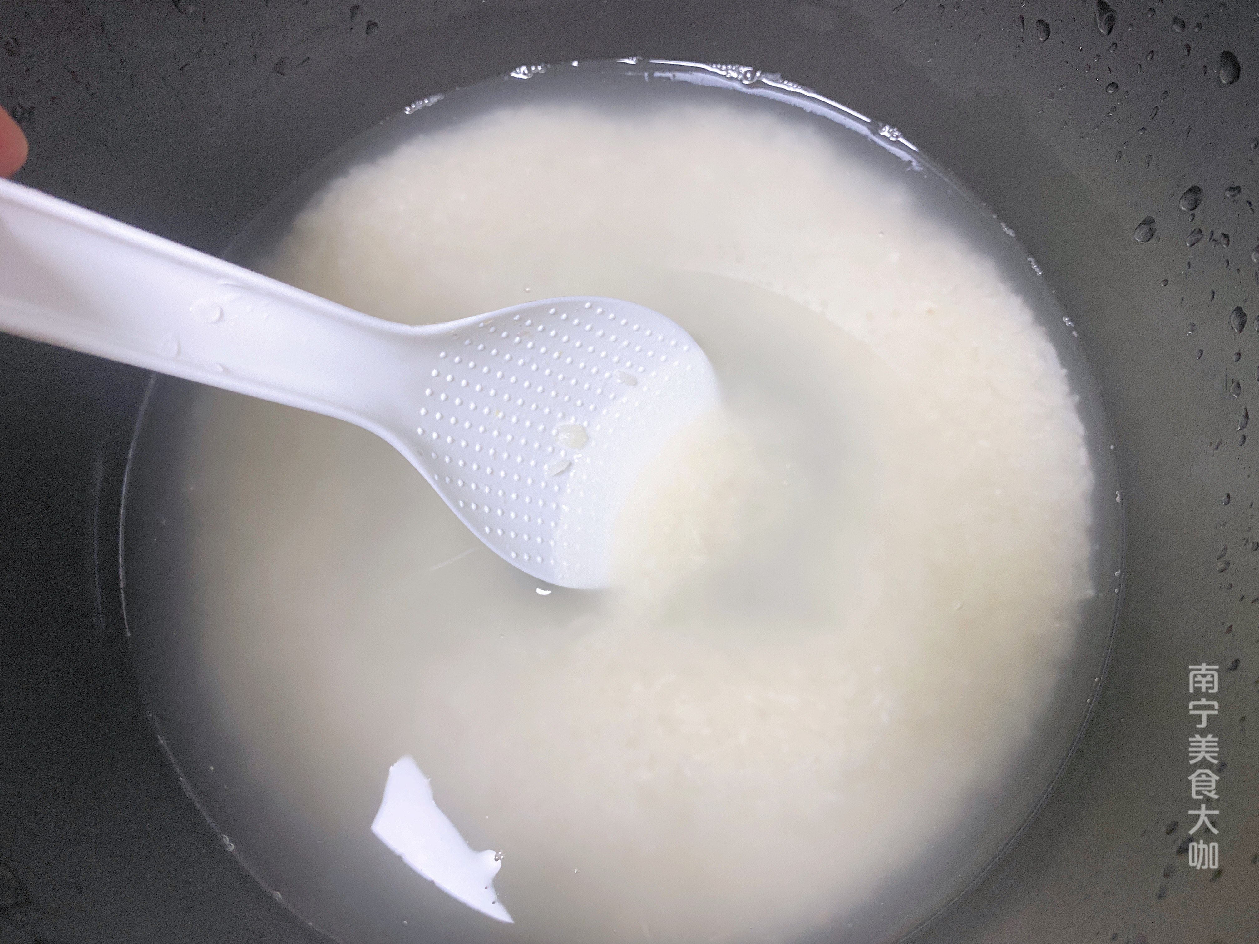 大米要洗几次,大米是泡一晚再煮还是不泡煮好吃