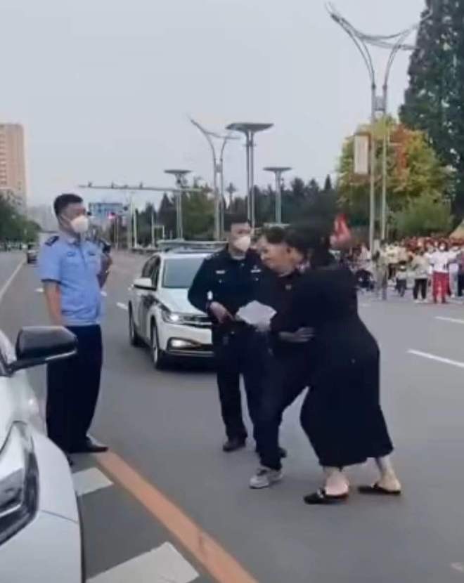 “录上了吗？”成为热词，反映出一个问题：大人情商不如3岁萌娃