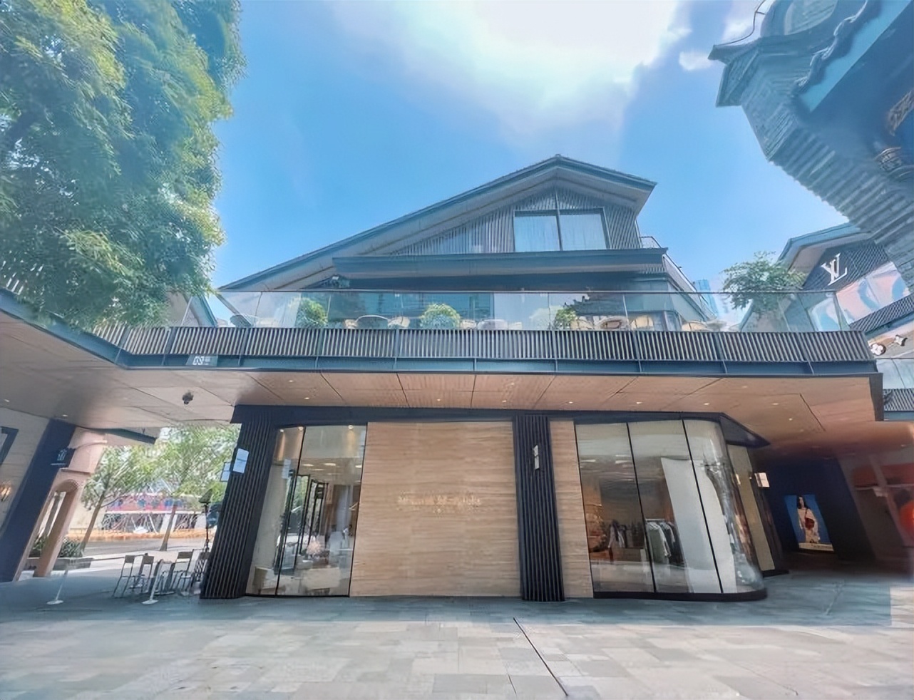 英国零售巨头再次增持HugoBoss；杭州大厦店庆销售额创新高…