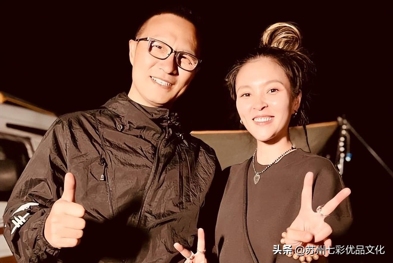 毕夏携张恒远遗照神山祈福，三步一叩额头磕肿淤青，张敏陪伴。