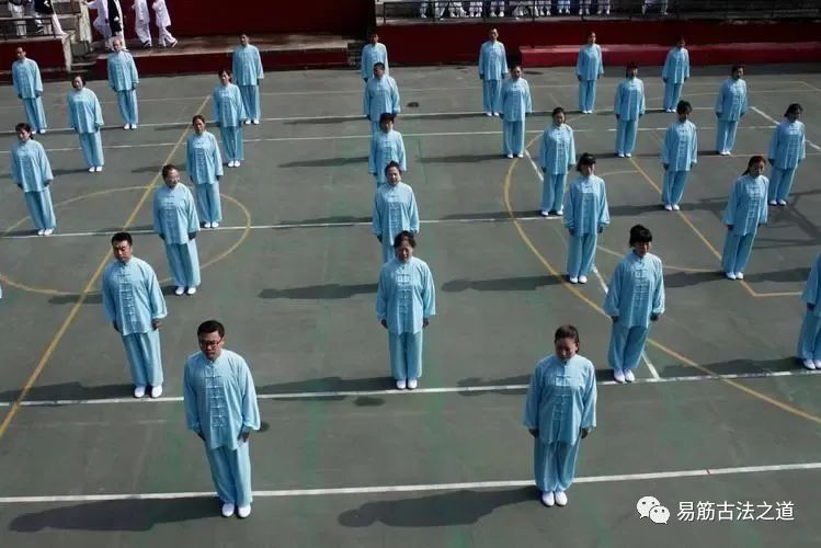 八段锦长期练对高血压的好处,坚持做八段锦对高血压的人有益吗