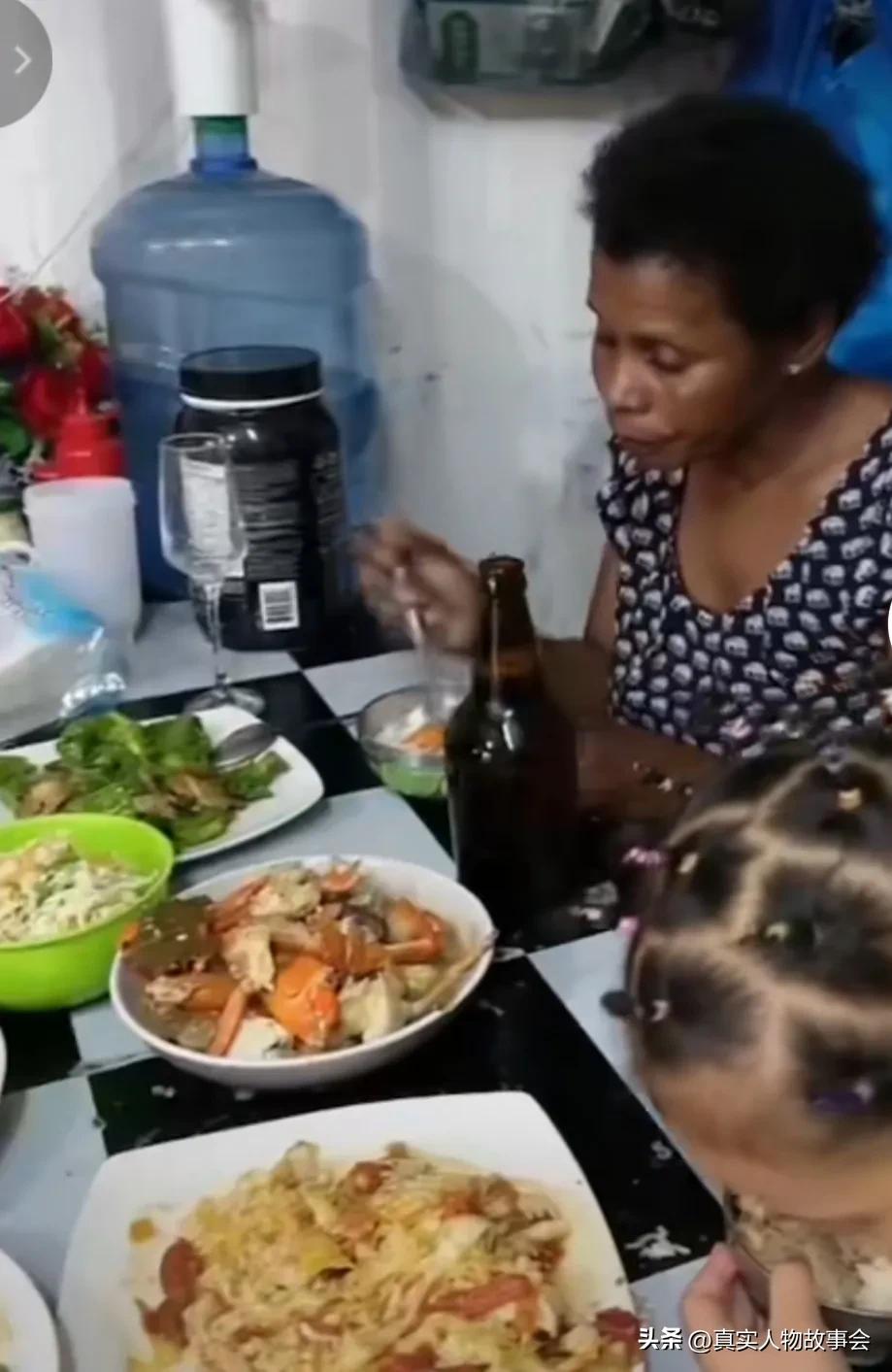 东北小伙在非洲打工娶莫桑比克媳妇,生俩娃,发现非洲女人很勤快