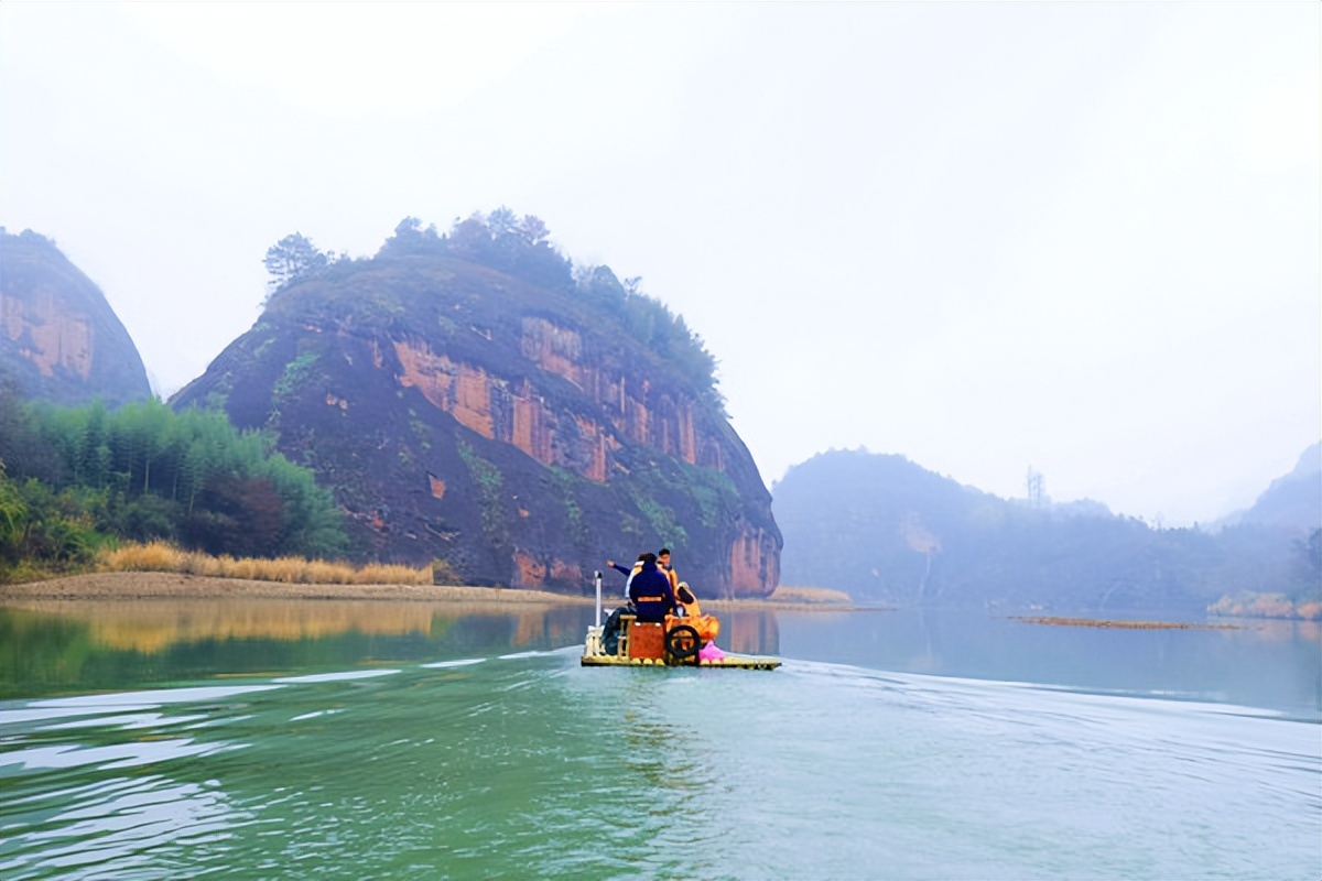 问道龙虎山，观“天下三绝”，“道教第一山”碧水丹霞入画来